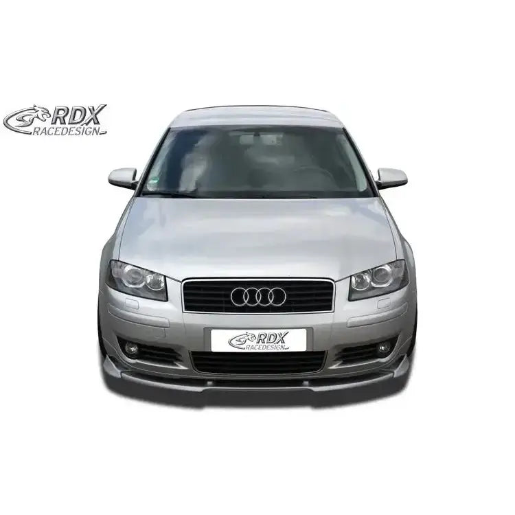 Frontsplitter Audi A3 8P 03-05 montert på sølvfarget bil med svart grill og RDX-logo på skiltet.