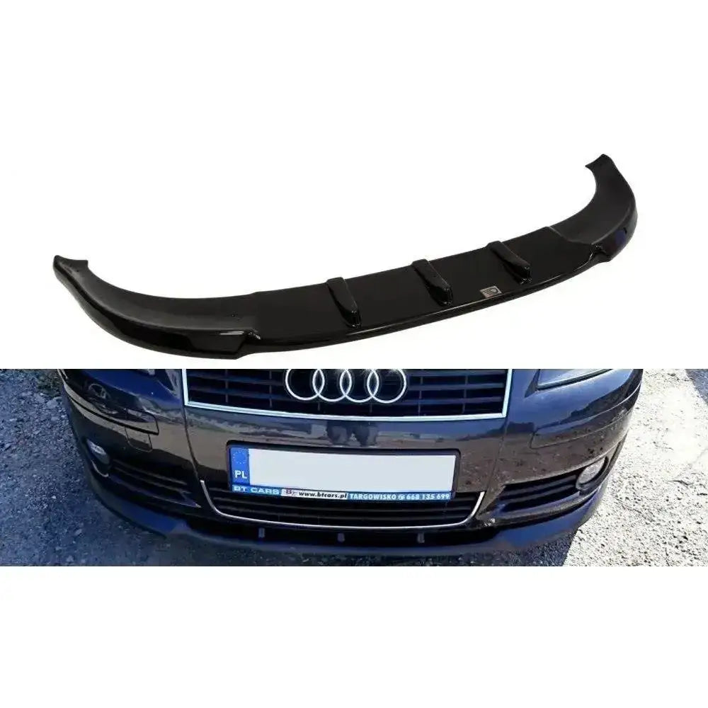 Frontleppe Audi A3 8P 2003-2005 i svart blank plast, vist separat og montert forfra på bil.