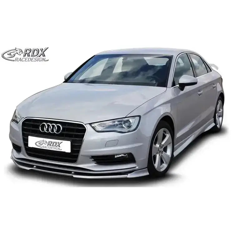 Frontsplitter Audi A3 8V Sportback med RDX Racedesign-logo, sett skrått forfra mot hvit bakgrunn.