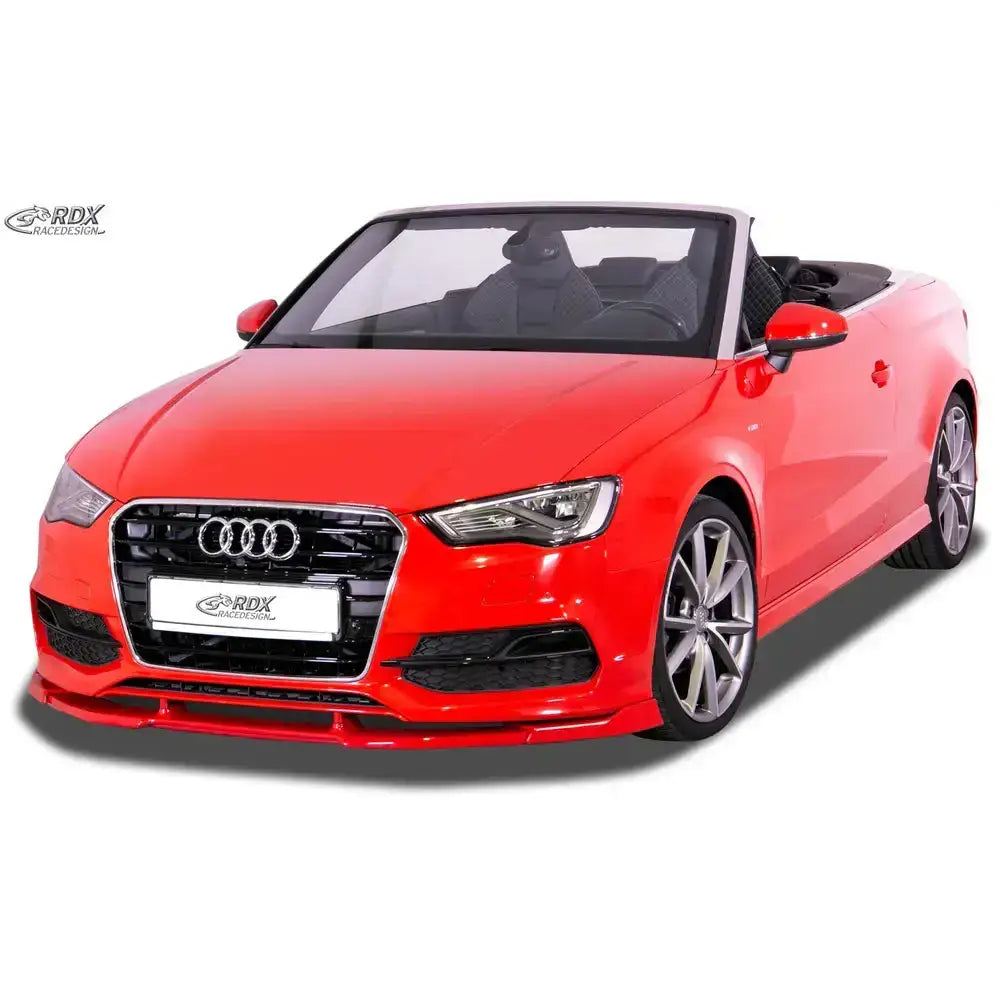 Frontspoiler på rød Audi A3 8V7 S-Line Cabrio med sorte detaljer og åpnet tak, sett forfra og fra siden.