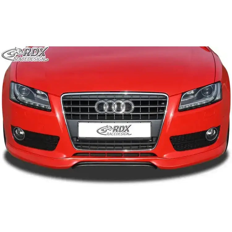 Front lip Audi A5 Coupe/Sportback rød bilfront med kromgrill, logo og sorte detaljer på støtfanger.