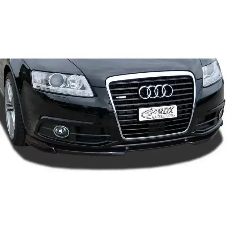 Frontleppe til Audi A6 4F 08-11 S-Line montert under støtfanger på sort bil sett forfra.
