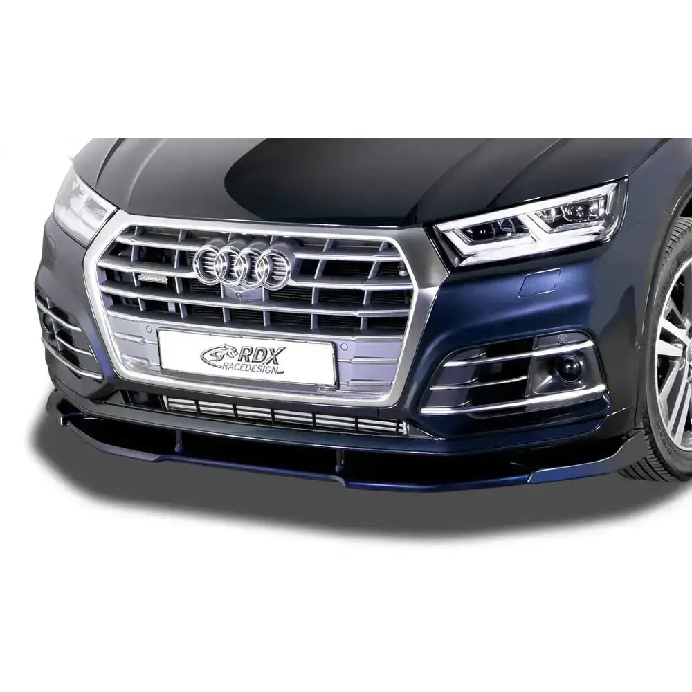 Frontleppe Audi Q5 FY 17-20 S-Line, sort spoiler under støtfanger på mørkeblå bil mot hvit bakgrunn.