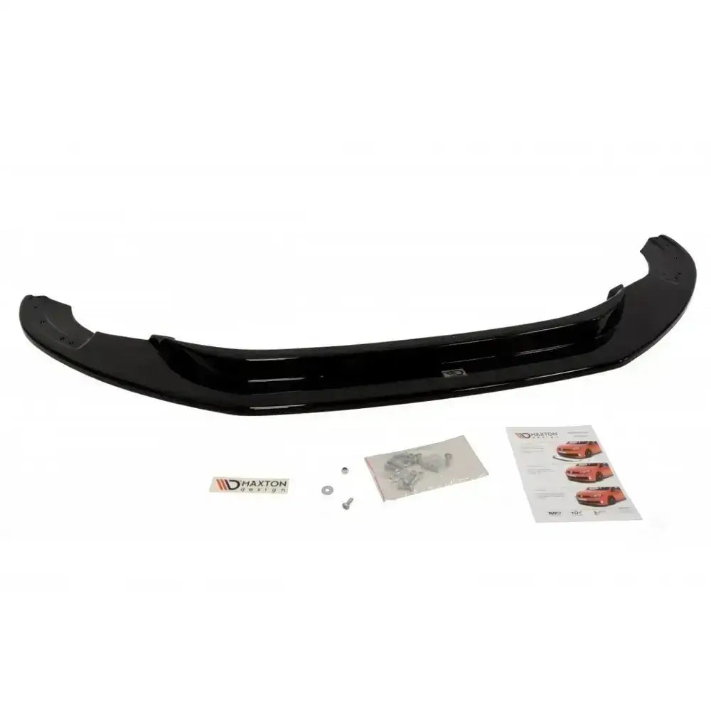 Front splitter Audi R8 2006–2015 i blank svart plast, sett ovenfra med monteringsutstyr og instruksjonshefte.