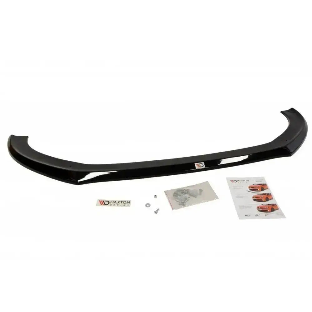 Front splitter Audi S3/A3 S-Line 8V sort blank plast med monteringsutstyr og logoetikett sett ovenfra.