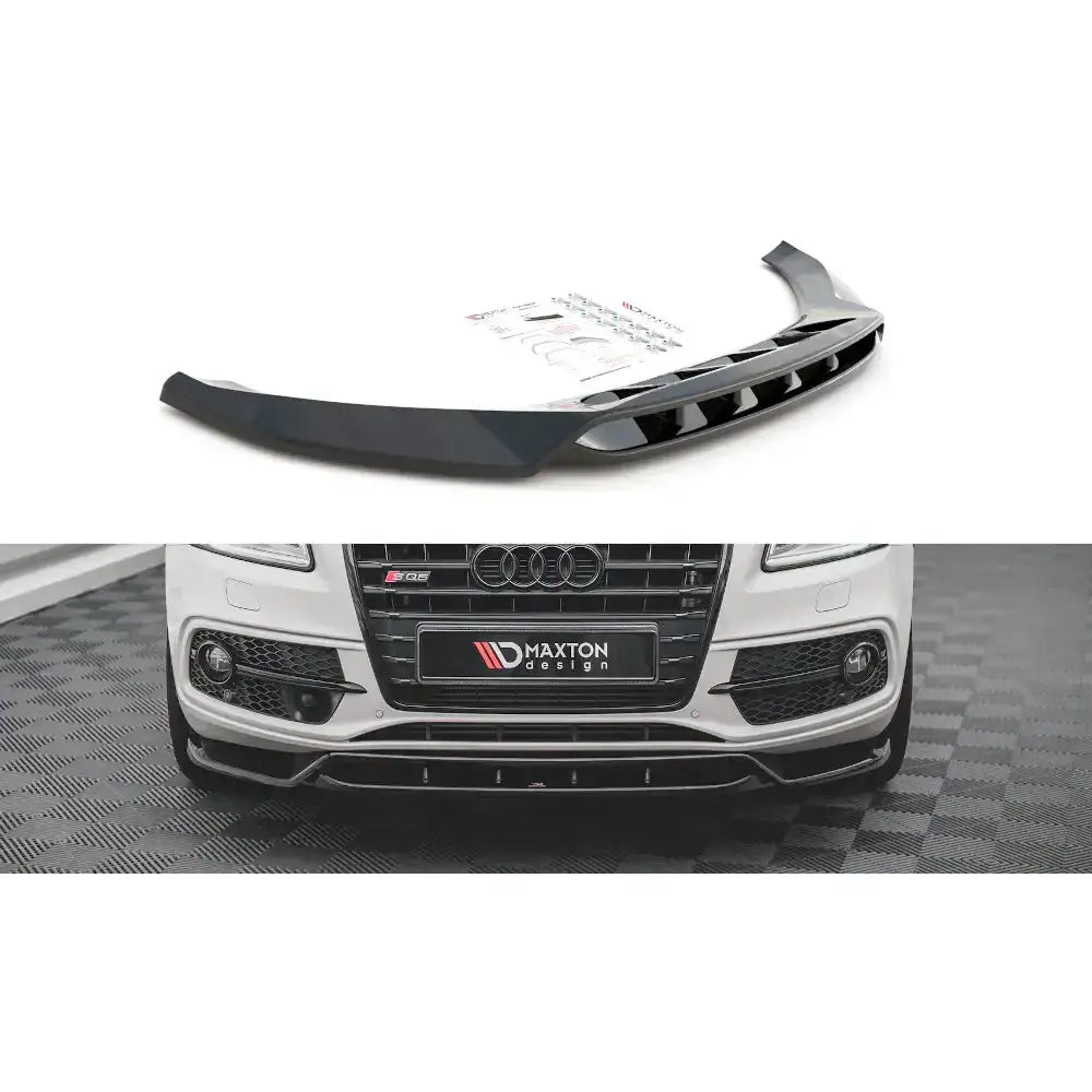 Frontleppe Audi SQ5 Mk1 i sort plast montert på hvit bil, vist fra skrå vinkel med sportslig preg.