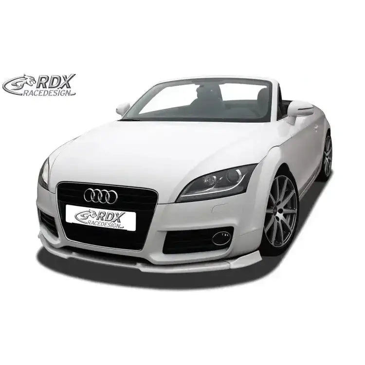 Frontsplitter til Audi TT 10-14 8J Facelift Vario X på hvit bil med svarte detaljer og aluminiumsfelger.