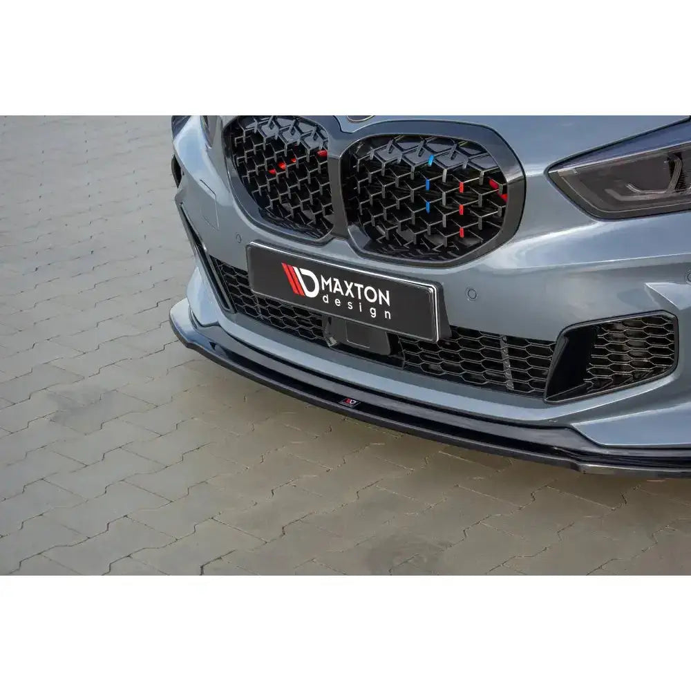 Frontsplitter til BMW 1 F40 M-Pack i sort blank finish, montert på grå bil med sportslig grill.