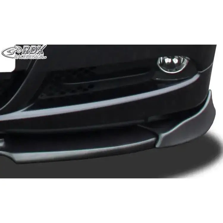 Frontsplitter til BMW 3 E90/E91, sort plast, sidevisning med matt overflate og integrert tåkelykt.