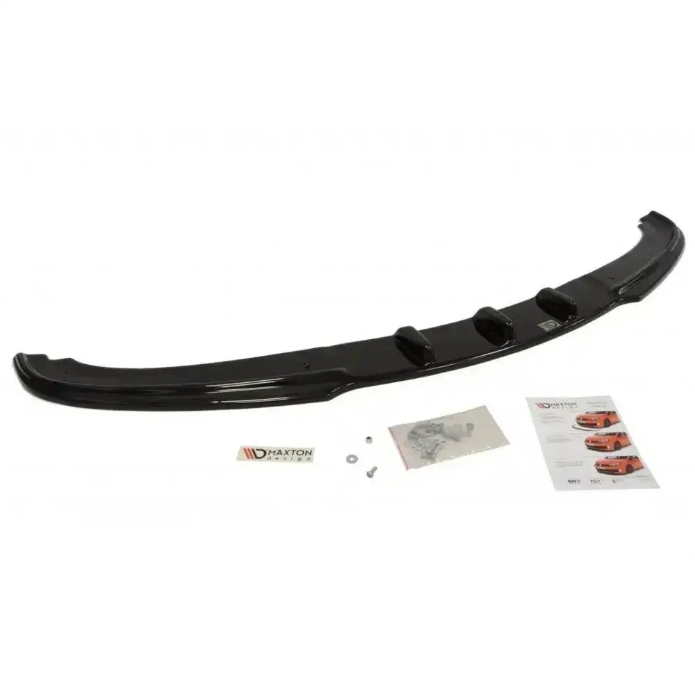 Frontspoiler til BMW 3 E90/E91 facelift, sort og glanset, med monteringsutstyr og instruksjoner.