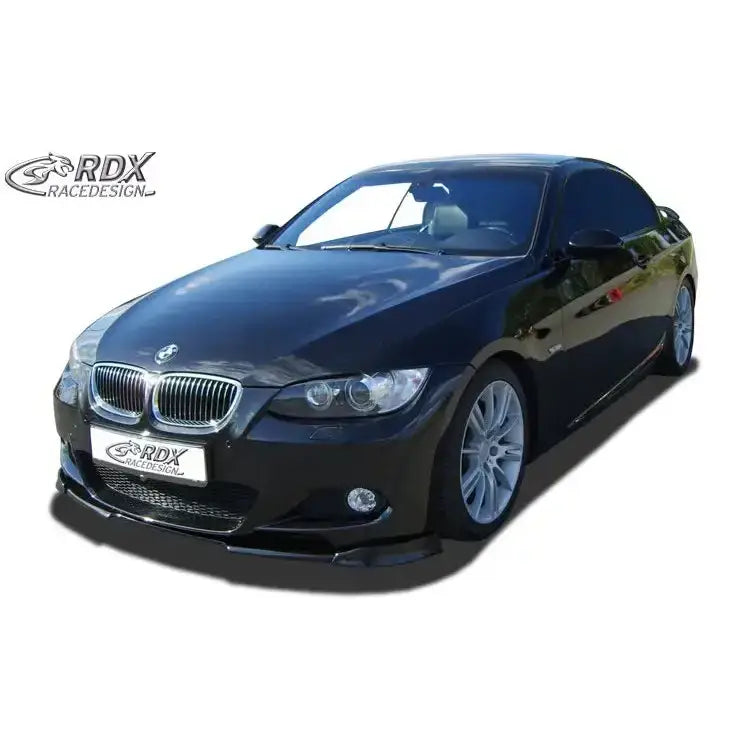 Frontspoiler til BMW 3 E92/E93 06-10 M-Technik montert på svart bil med aluminiumsfelger.