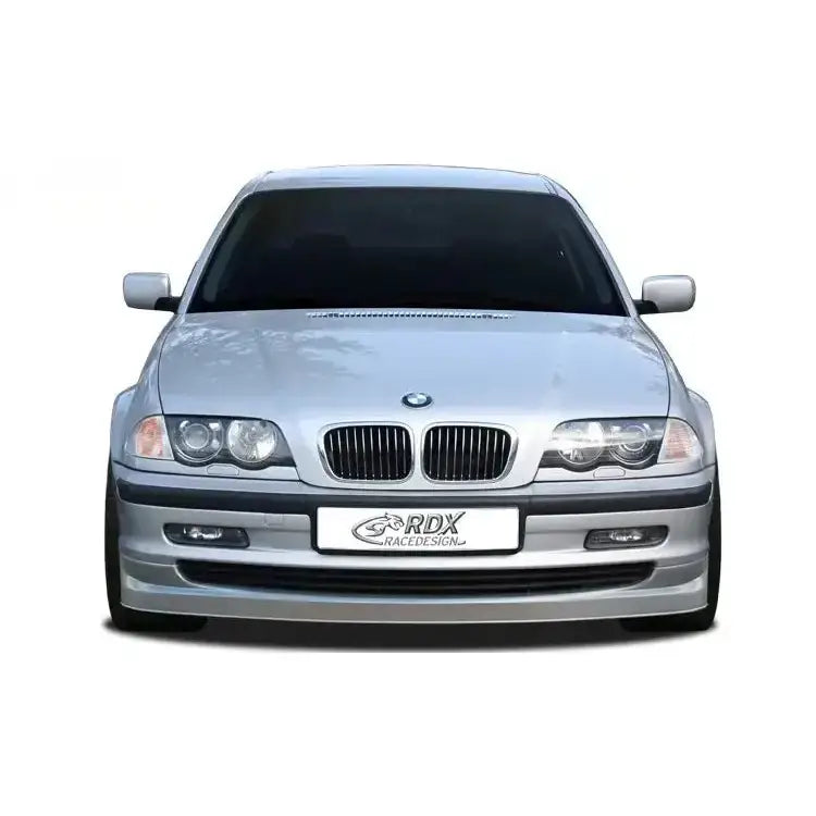 Frontleppe til BMW 3 serie E46 96-02, sølvfarget bil forfra med svarte detaljer og RDX RaceDesign-skilt.