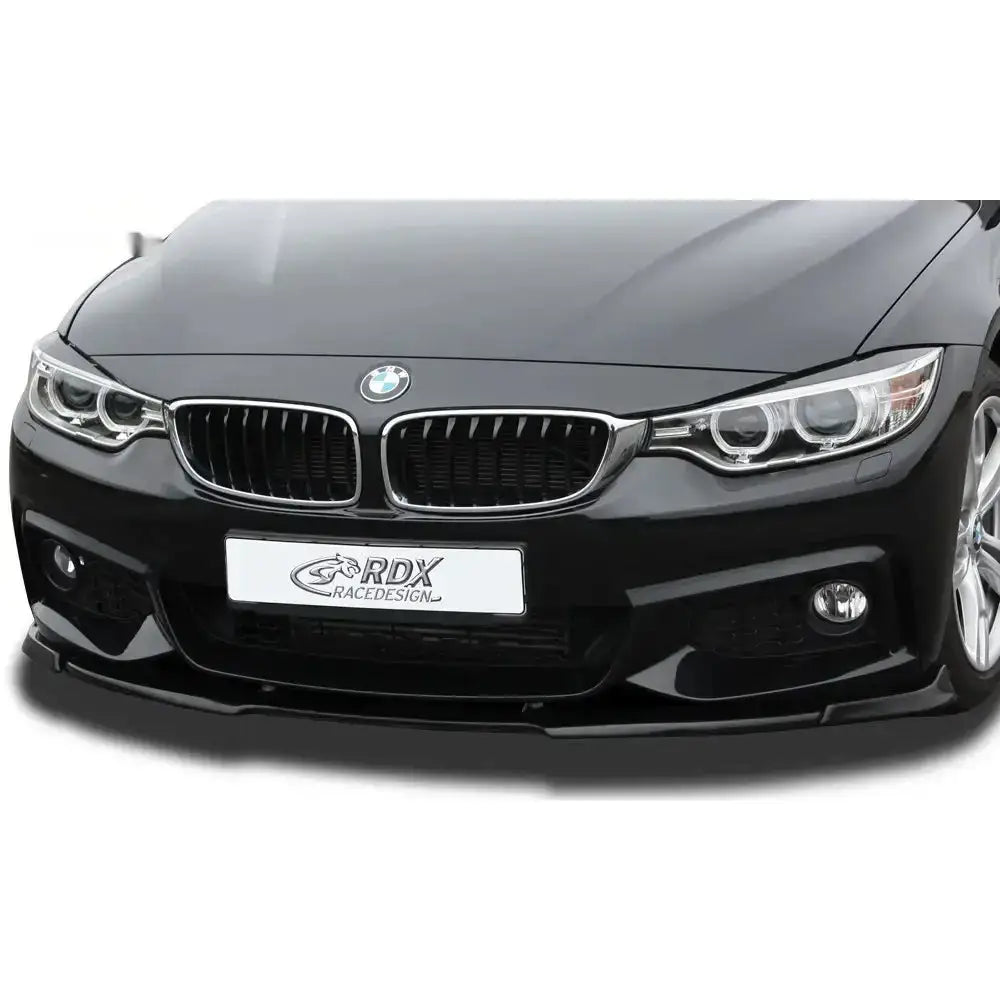 Frontleppe BMW 4 F32/F33/F36 M-Technic montert på sort bil med frontspoiler og skarpe frontlykter.
