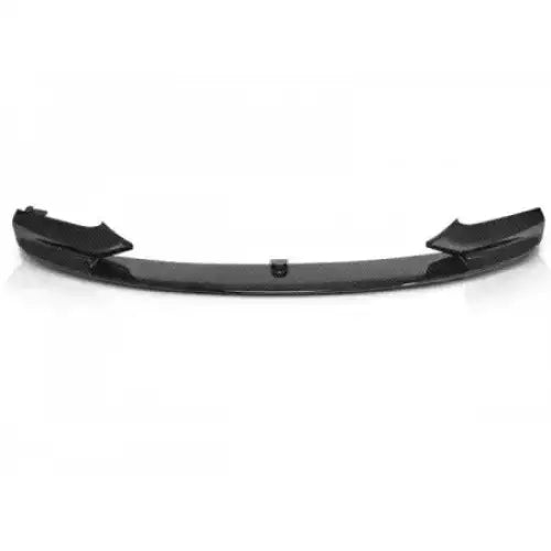 Frontspoiler til BMW F10/F11/F18 M-Performance i blank svart carbon look, sett rett forfra.