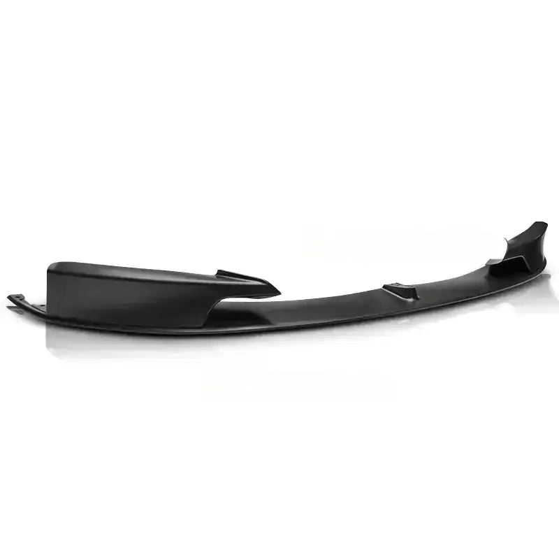 Frontspoiler til BMW F30/F31 M Performance, svart plast med glatt overflate og aerodynamiske detaljer.