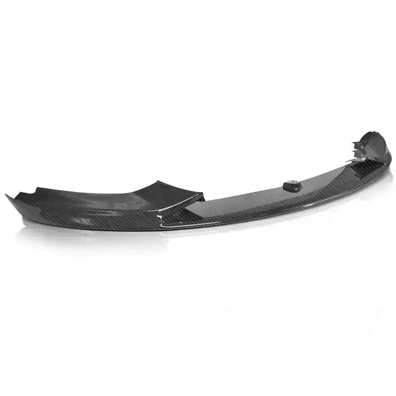 Frontleppe til BMW F32/F33/F36 M Performance i karbonlook med glanset overflate, sett fra skrå vinkel.
