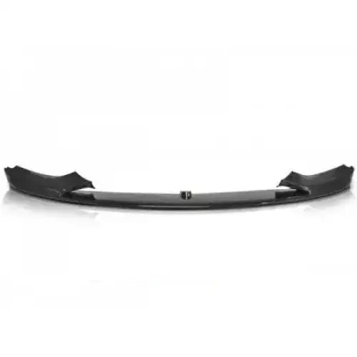 Frontspoiler til BMW F32/F33/F36 M Performance i sort plast med buede ender, sett forfra.
