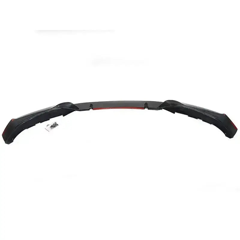 Frontsplitter til BMW G30 G31 Performance i glossy svart med rød kant, sett ovenfra med monteringsskruer.