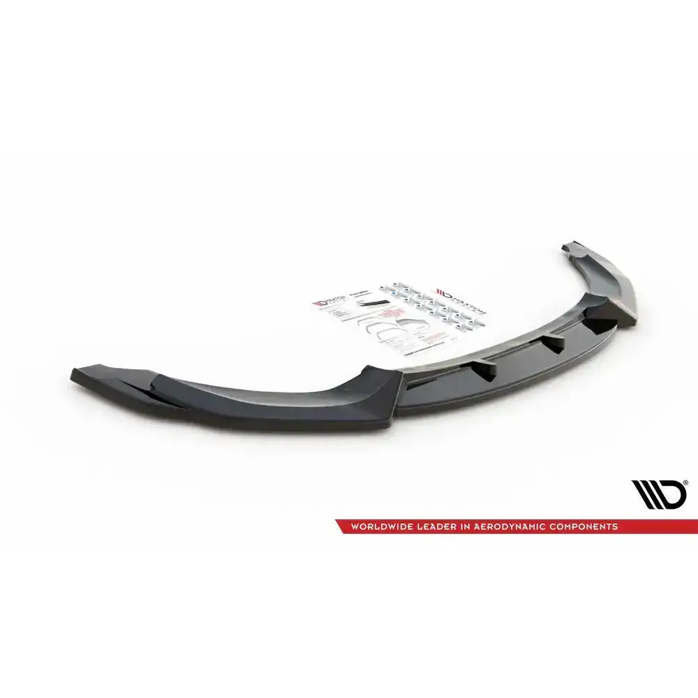 Front lip Bmw M4 F82 sort plast frontleppe med monteringsutstyr og instruksjoner på hvit bakgrunn.
