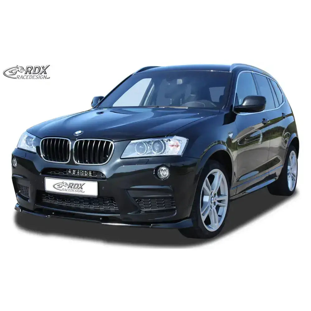 Frontspoiler på BMW X3 F25 M-Technic svart SUV med krom grill og store aluminiumsfelger.