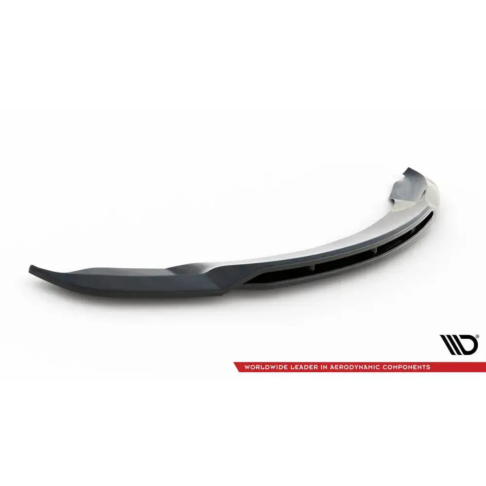 Front splitter Bmw X5 E70 Facelift M-Pack i sort plast med vinklede ender, sett skrått ovenfra.