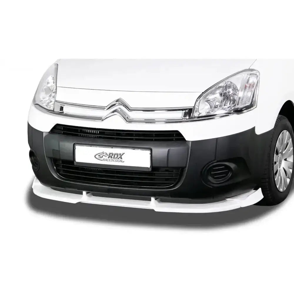 Frontleppe til Citroen Berlingo 08-15 montert under sort støtfanger, hvit plastspoiler synlig forfra.