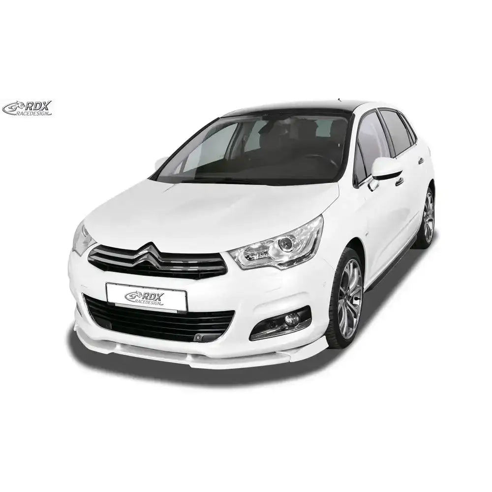 Frontspoiler på hvit Citroen C4 Type N 10-18 sett forfra med synlige frontlykter og grill.