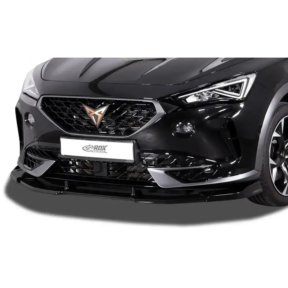 Frontleppe Cupra Formentor KM 20- i glanset sort plast med sporty grill og markerte linjer.