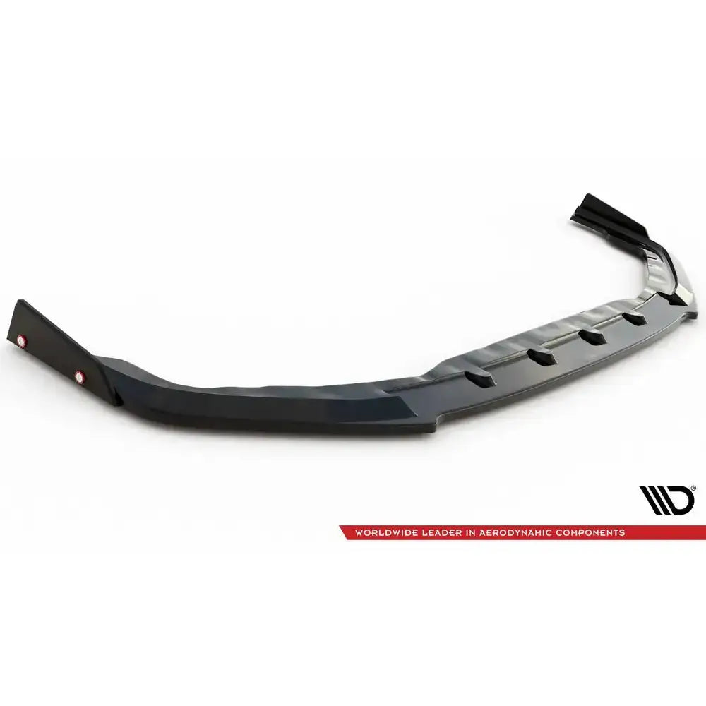 Front splitter til Nissan GTR R35 Facelift 11-16, sort plast med markerte kanter sett skrått ovenfra.