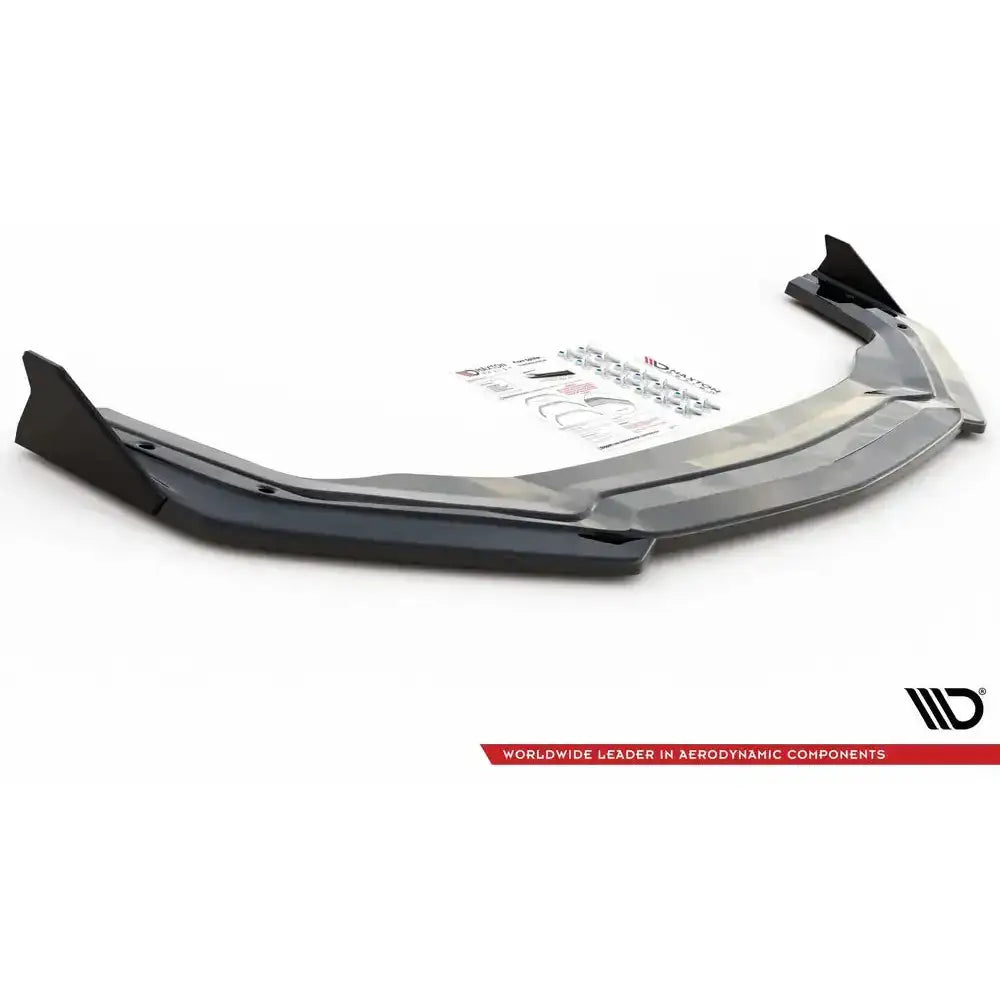 Frontleppe til Ford Mustang GT MK6 Facelift V.2 sett ovenfra med flaps, monteringsdetaljer i bakgrunnen.