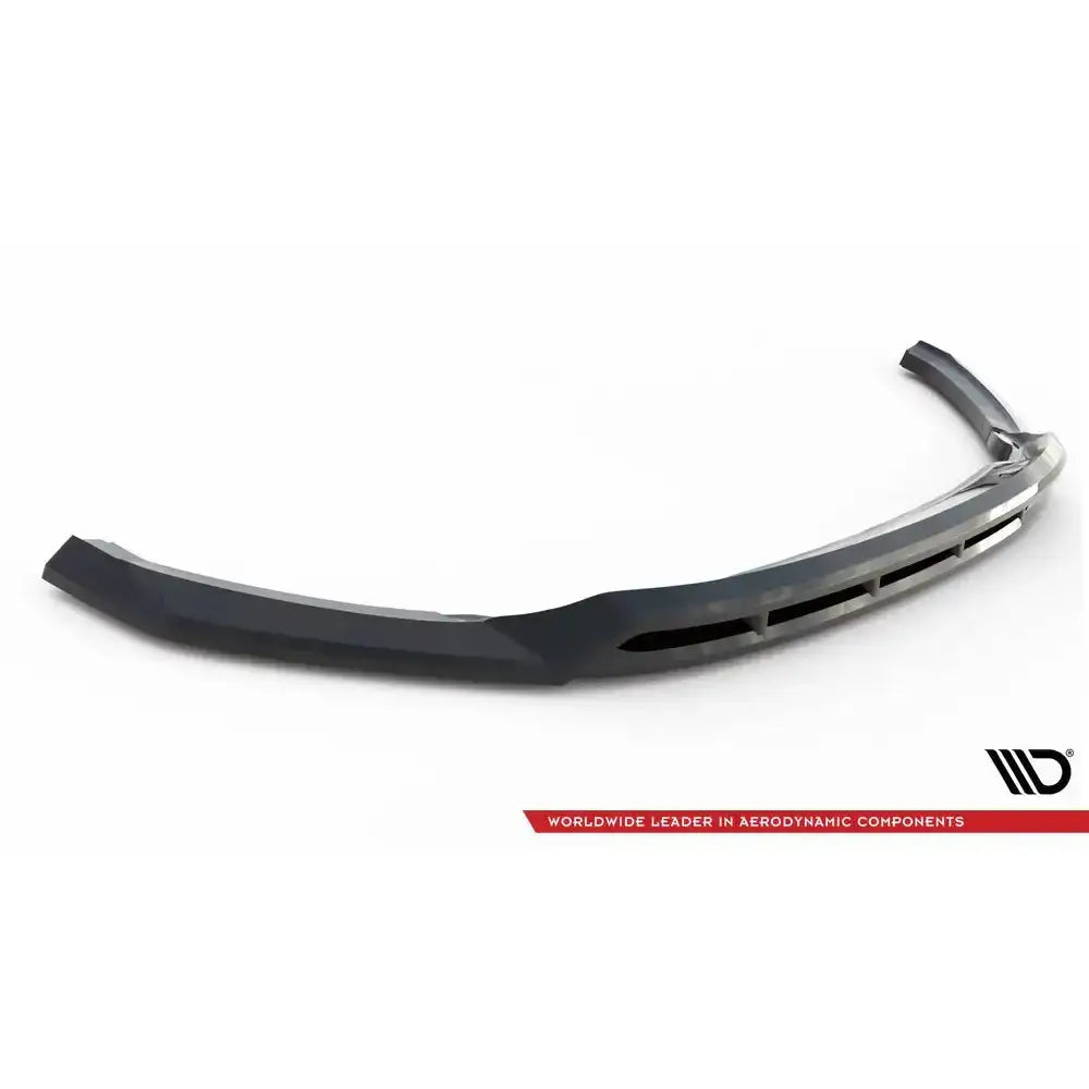 Frontleppe til Ford Edge Mk2, svart plastspoiler med luftkanaler, sett skrått ovenfra på hvit bakgrunn.