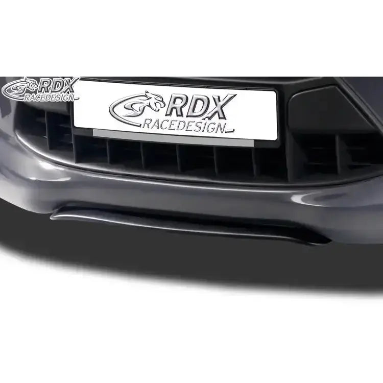 Front splitter Ford Fiesta MK6 nærbilde med svart frontleppe og RDX RaceDesign-logo på bilskiltet.