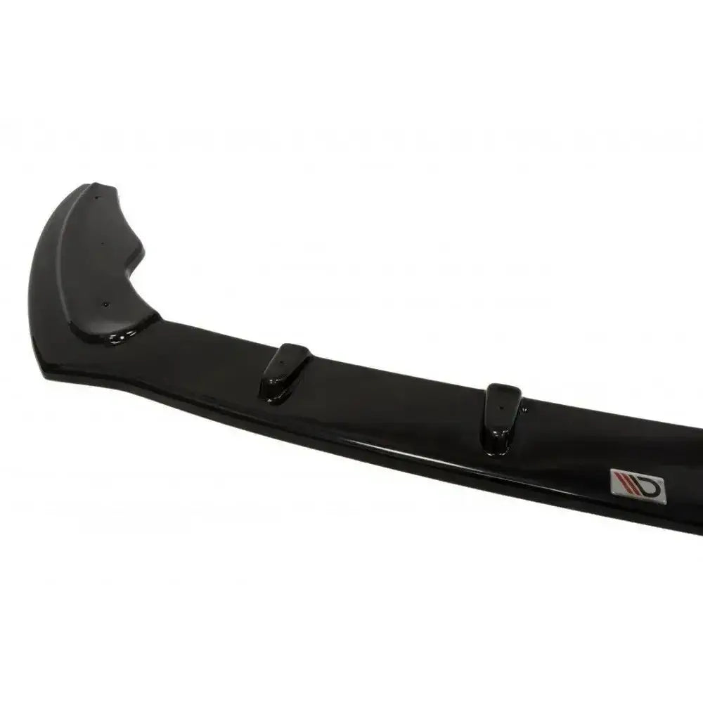 Frontsplitter til Ford Fiesta Mk7 Facelift 2013-2016 i sort, blank plast med tre fester og logo.