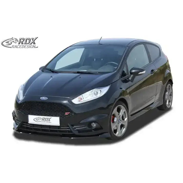 Frontspoiler på svart Ford Fiesta ST MK7 med store felger og RDX-logo, fotografert skrått forfra.