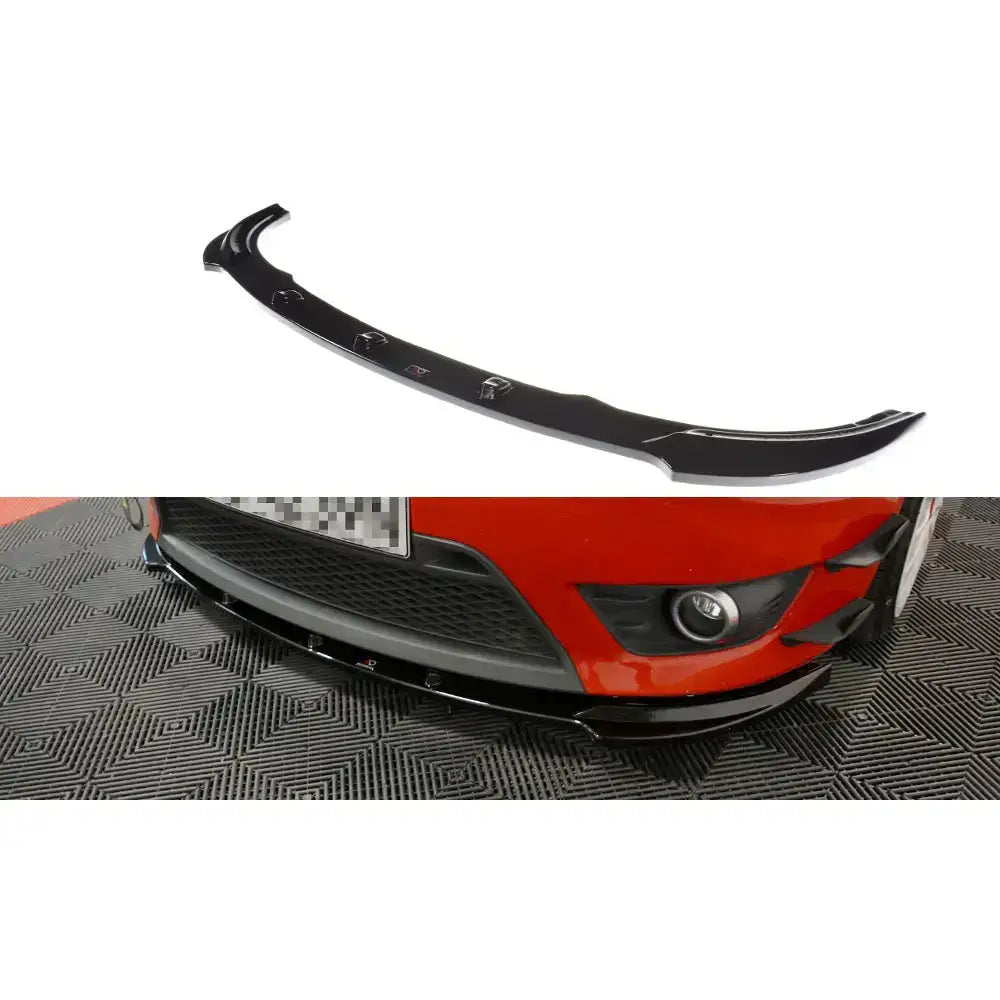 Frontleppe til Ford Fiesta VI ST i sort blank plast, buet form og synlige festepunkter.