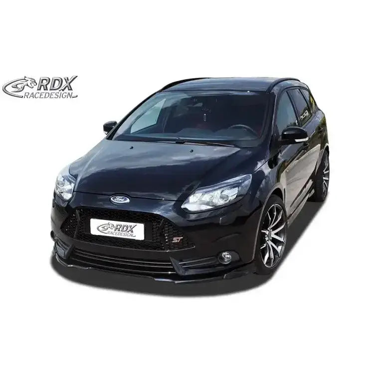 Front lip på Ford Focus 3 ST med svart frontspoiler, sportslige felger og RDX Racedesign-logo.