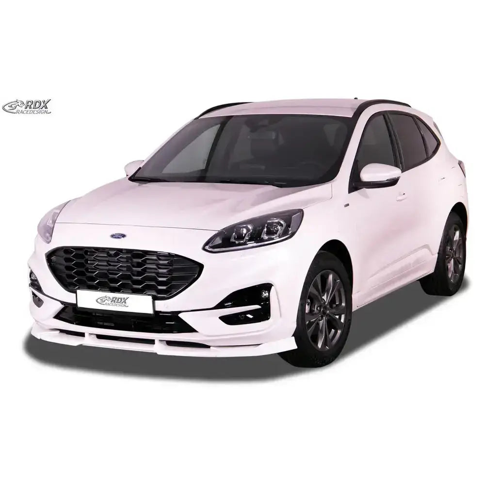 Frontspoiler på hvit Ford Kuga 3 ST-Line med sort grill og mørke felger mot hvit bakgrunn.