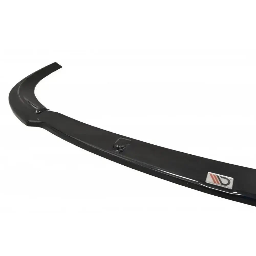 Frontspoiler til Ford Mondeo Mk3 ST220, sort buet plast med logo og monteringspunkter, nærbilde.