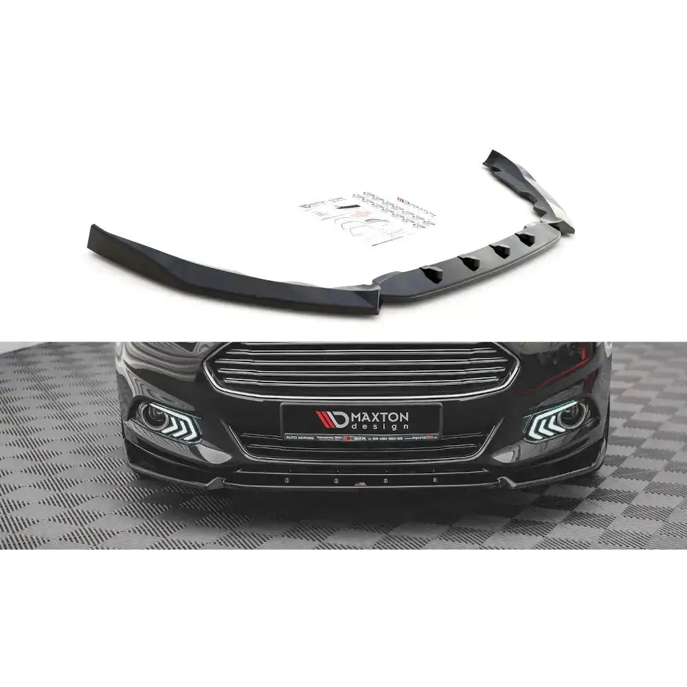 Frontleppe til Ford Mondeo Mk5 14-19 i sort glanset plast med monteringsutstyr og montert på bil.