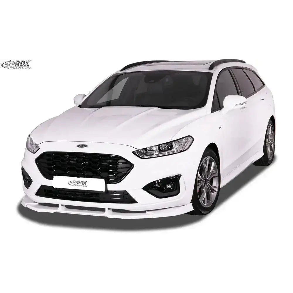 Frontspoiler til Ford Mondeo ST-Line 19-, hvit bil med sorte detaljer sett skrått forfra.