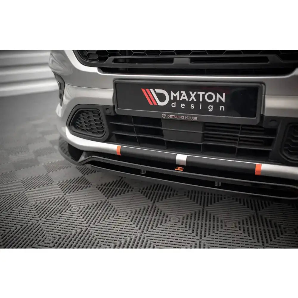 Frontsplitter til Ford Transit Custom ST-Line Mk1 Facelift med svart og sølv design, oransje/hvite striper.