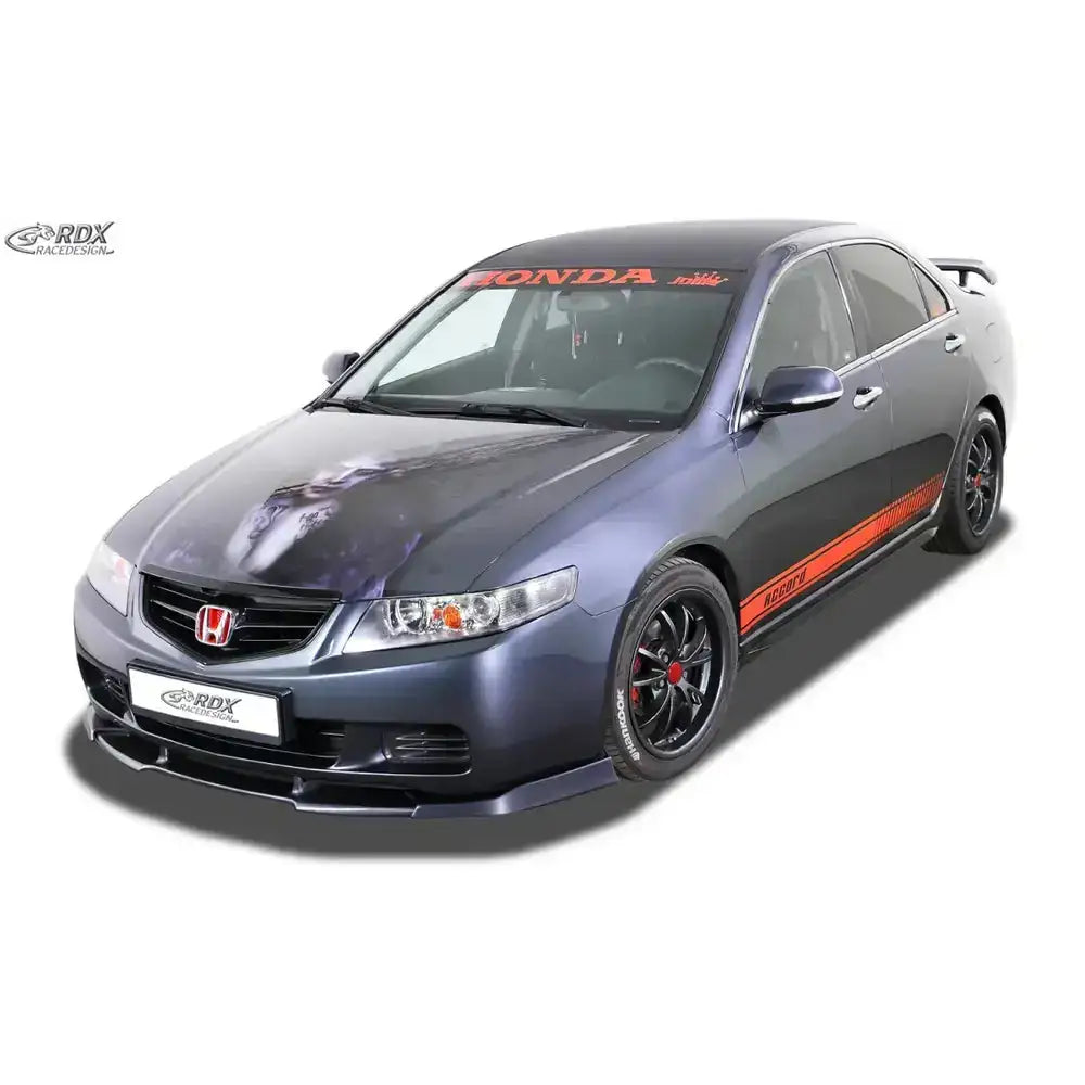 Frontspoiler Honda Accord 7 blå sedan med rød stripe, svarte felger og rød logo i frontruten.