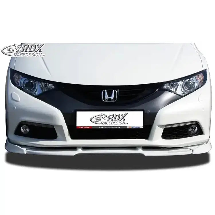 Frontspoiler til Honda Civic 12-, hvit med sportslig design, montert på bil sett rett forfra.