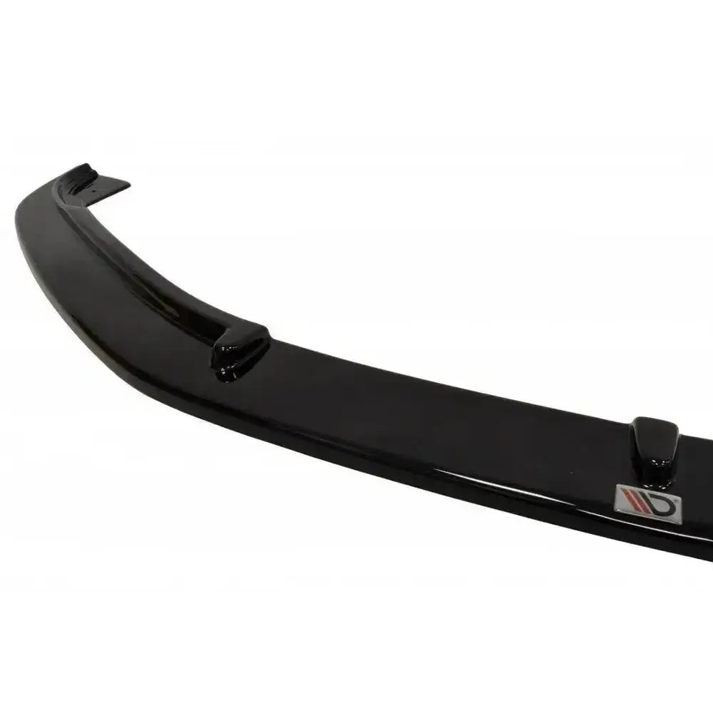 Frontsplitter Jaguar Xf X250 sort, glossy plast med tre finner og logo sett skrått ovenfra.