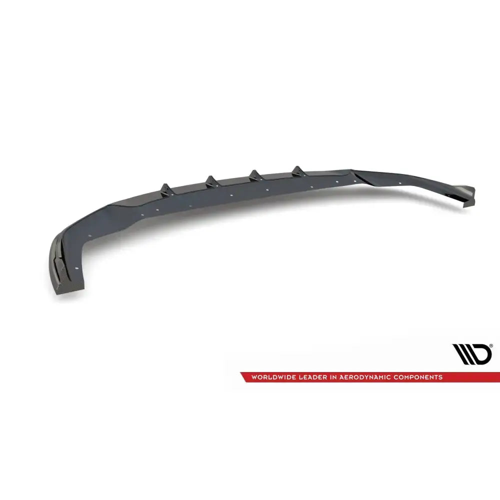 Front splitter for BMW 1 F40 M-Pack i sort karbon med opphøyde finner, vist skrått ovenfra.