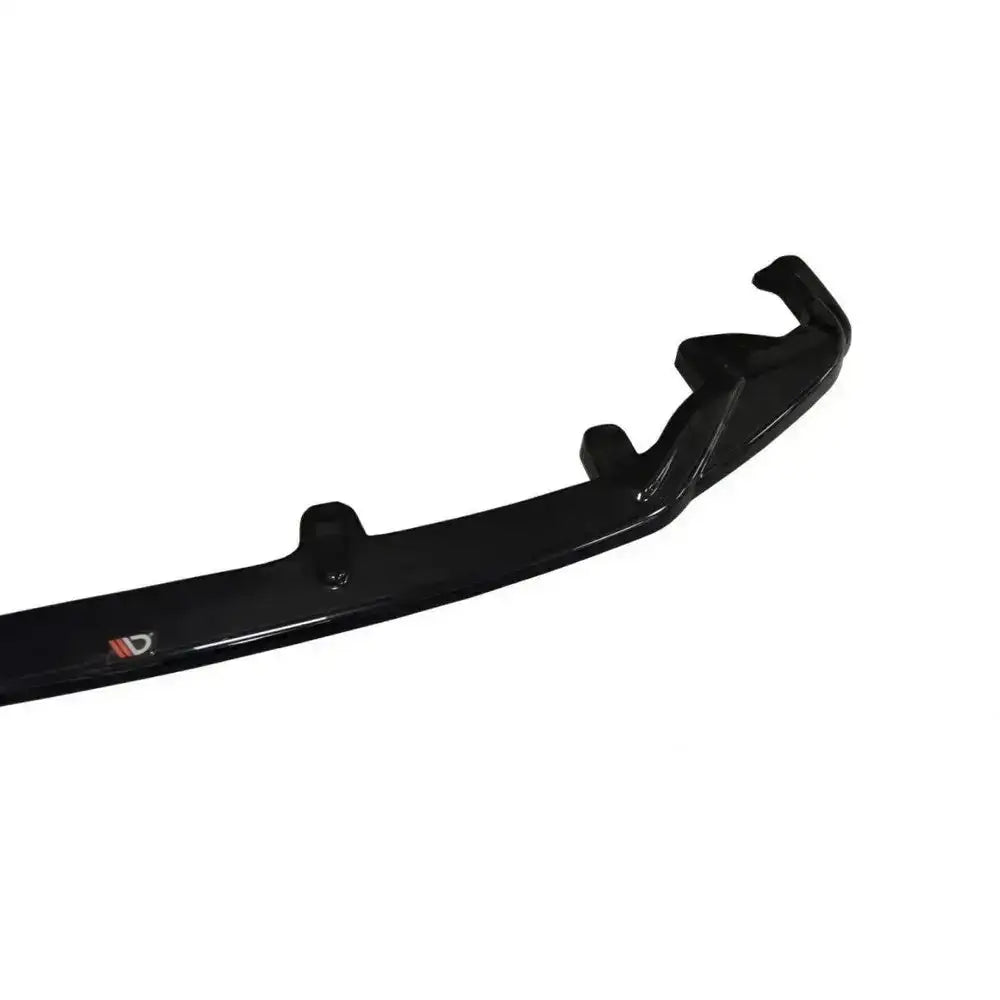 Frontsplitter til Lexus IS Mk3 F-Sport, sort og glanset med markerte vinkler, sett skrått ovenfra.