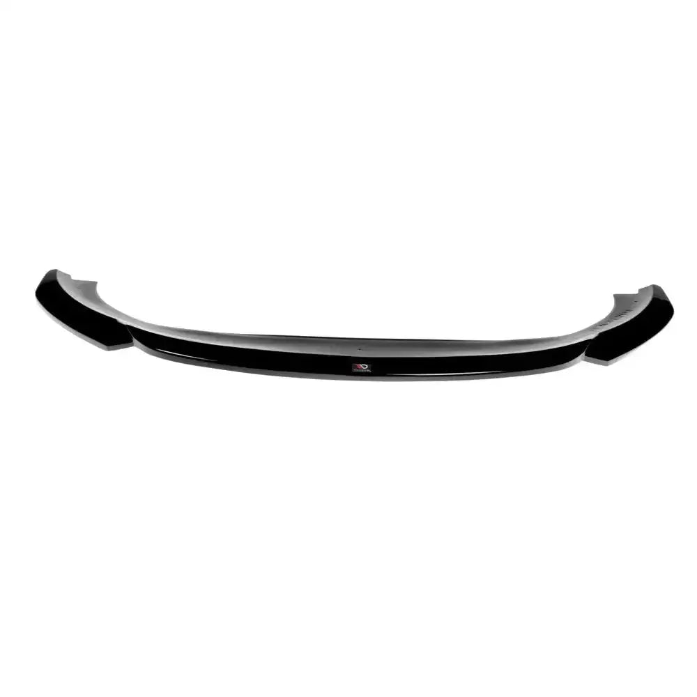 Front lip Maserati Quattroporte Mk.6 Preface i sort blank plast sett forfra med logo mot hvit bakgrunn.