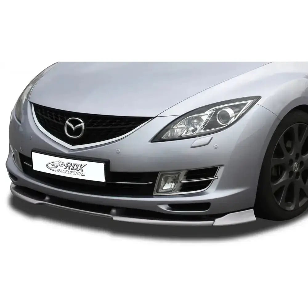 Frontleppe Mazda 6 (GH) 08-10 i sølv, nærbilde av frontspoiler, støtfanger og sorte detaljer.