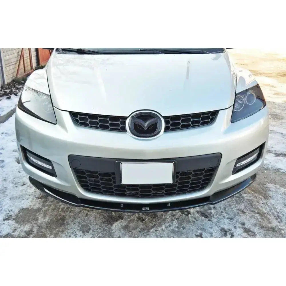 Frontspoiler Mazda Cx-7 i sølv, sett forfra med markant svart spoiler under grill og frontlykter.