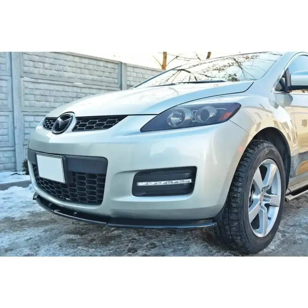 Frontsplitter Mazda Cx-7 med sølvfarget støtfanger, svarte detaljer og synlig tåkelys foran høyre hjul.